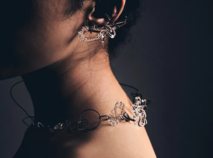 Earrings MARIA MARISCAL Albedo Earcuff vidrio y plata